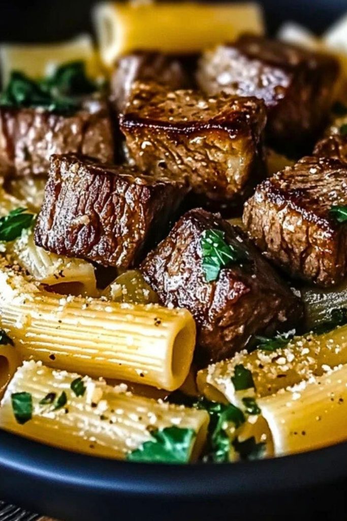 Garlic Butter Steak Tips with Cheesy Rigatoni Garlic Butter Steak Tips with Cheesy Rigatoni