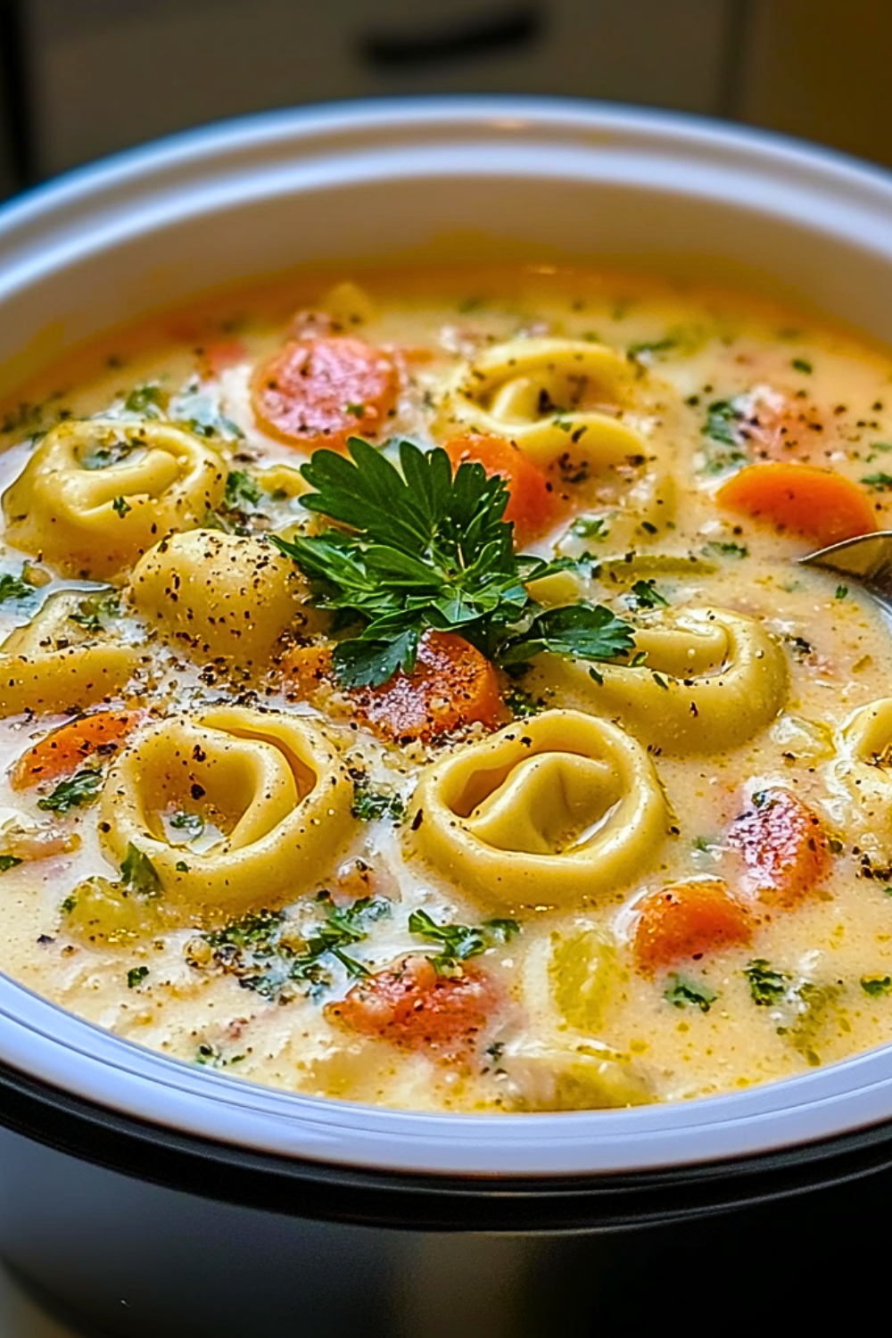 Slow Cooker Creamy Tortellini Soup