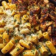 Cheesy Rigatoni with Garlic Parmesan Chicken