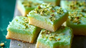 Pistachio Pudding Sugar Cookie Bars