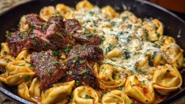 Garlic Steak & Cheese-Filled Tortellini Skillet