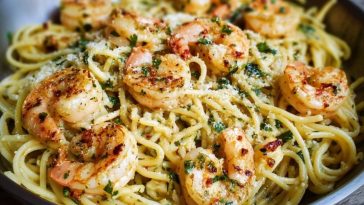 Easy Garlic Shrimp Pasta