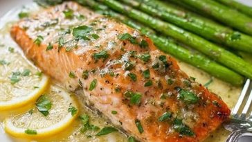 Baked Salmon in Foil with Asparagus and Lemon Garlic Butter Sauce