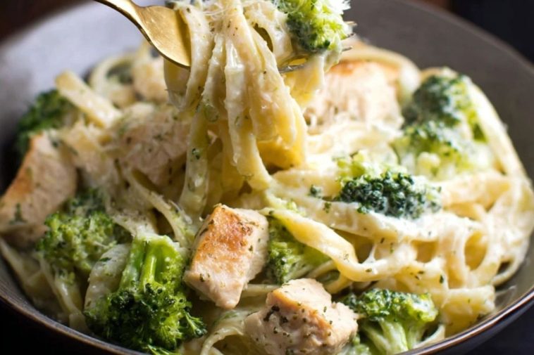 Crock Pot Chicken Alfredo with Broccoli