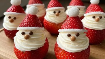 No-Bake Strawberry Santas