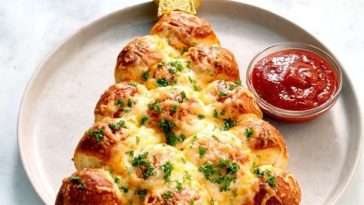 Irresistible Cheesy Christmas Tree Bread