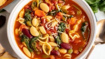 Copycat Olive Garden Minestrone Soup