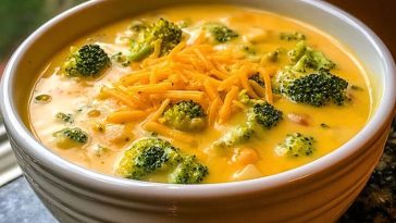 Creamy Crockpot Cheesy Potato Broccoli Soup