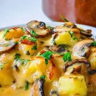 Potatoes with Mushroom Gravy